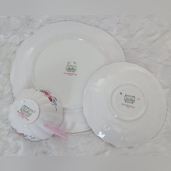 Shelley England Rose and Red Daisy Fine Bone China Cup, Saucer, Cake Plate - Picture 12 of 14